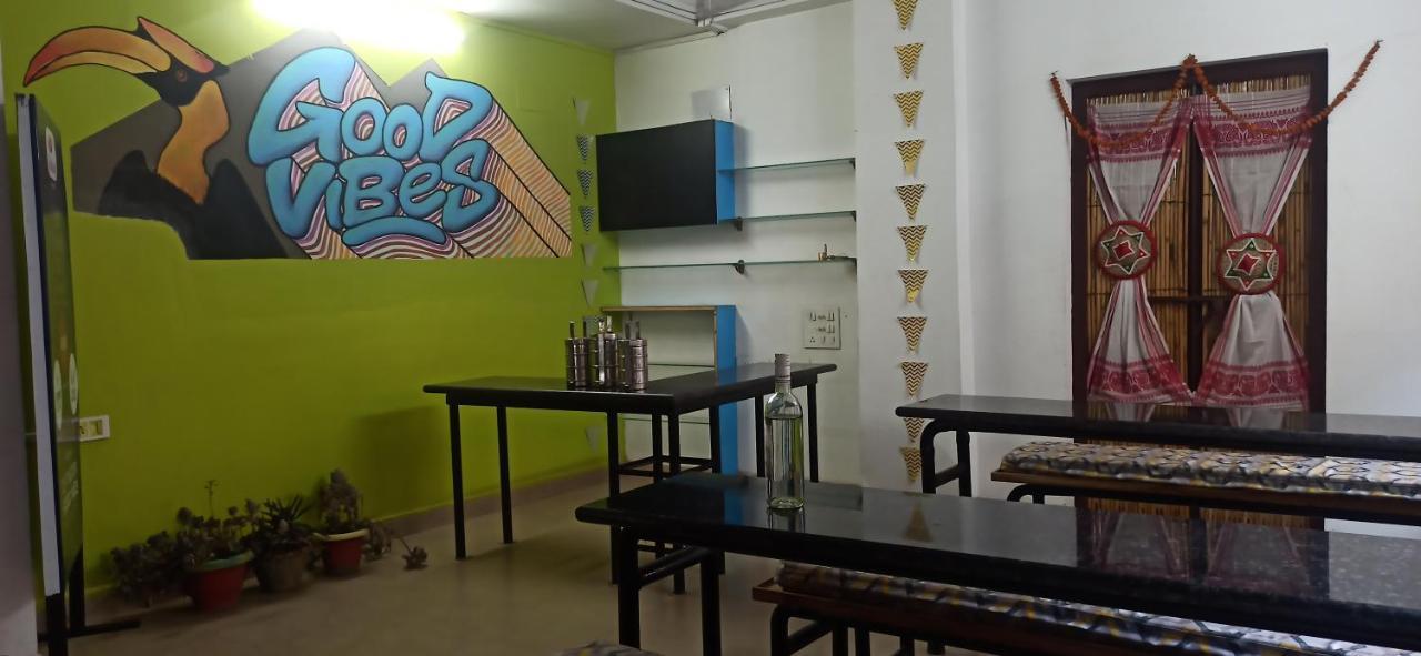 Travelers Hostel Guwahati Bagian luar foto