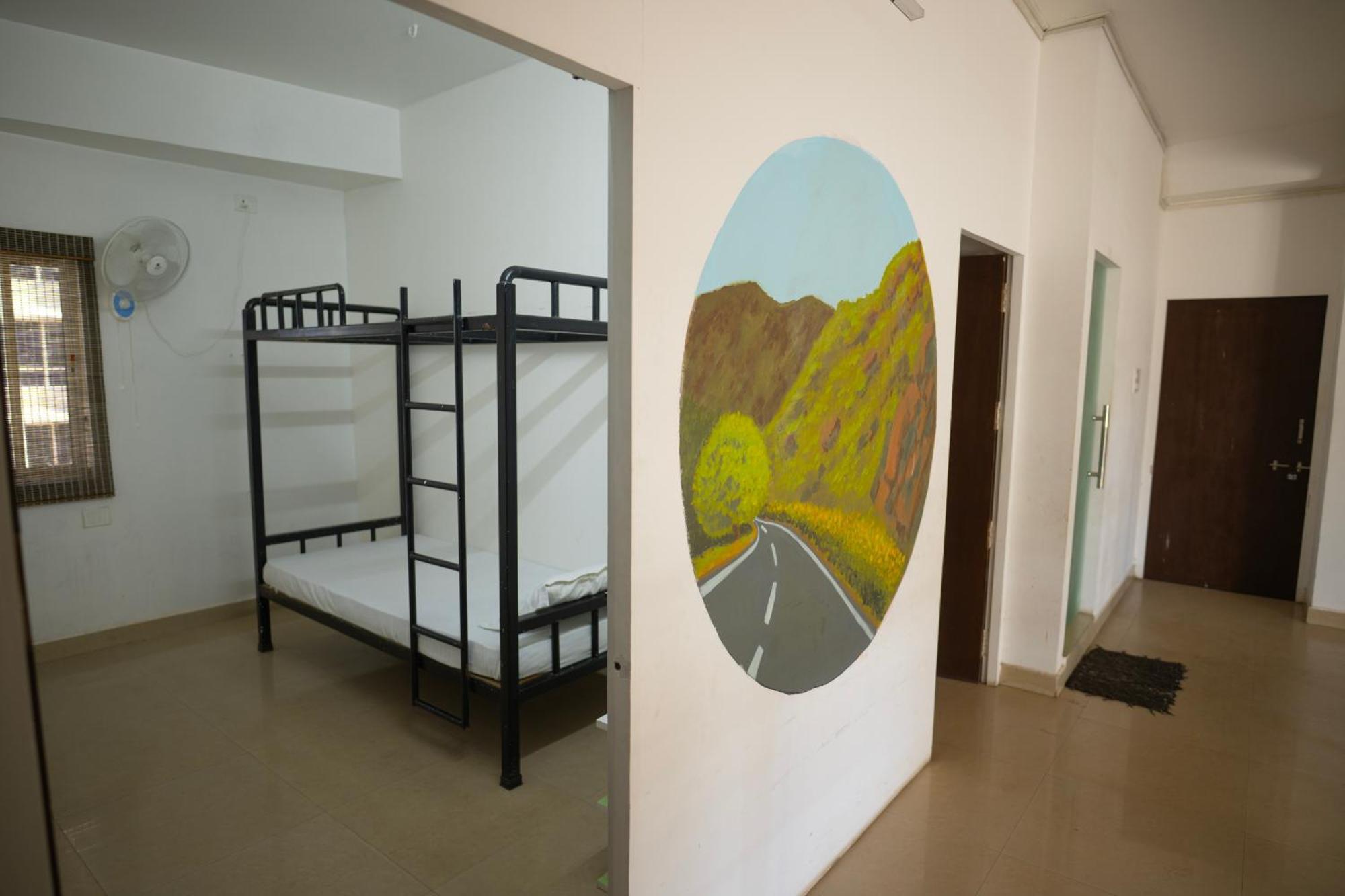 Travelers Hostel Guwahati Bagian luar foto