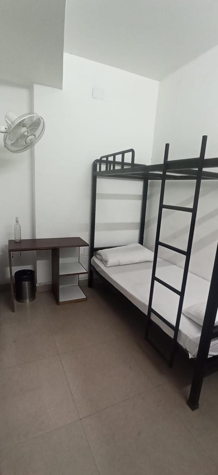 Travelers Hostel Guwahati Bagian luar foto
