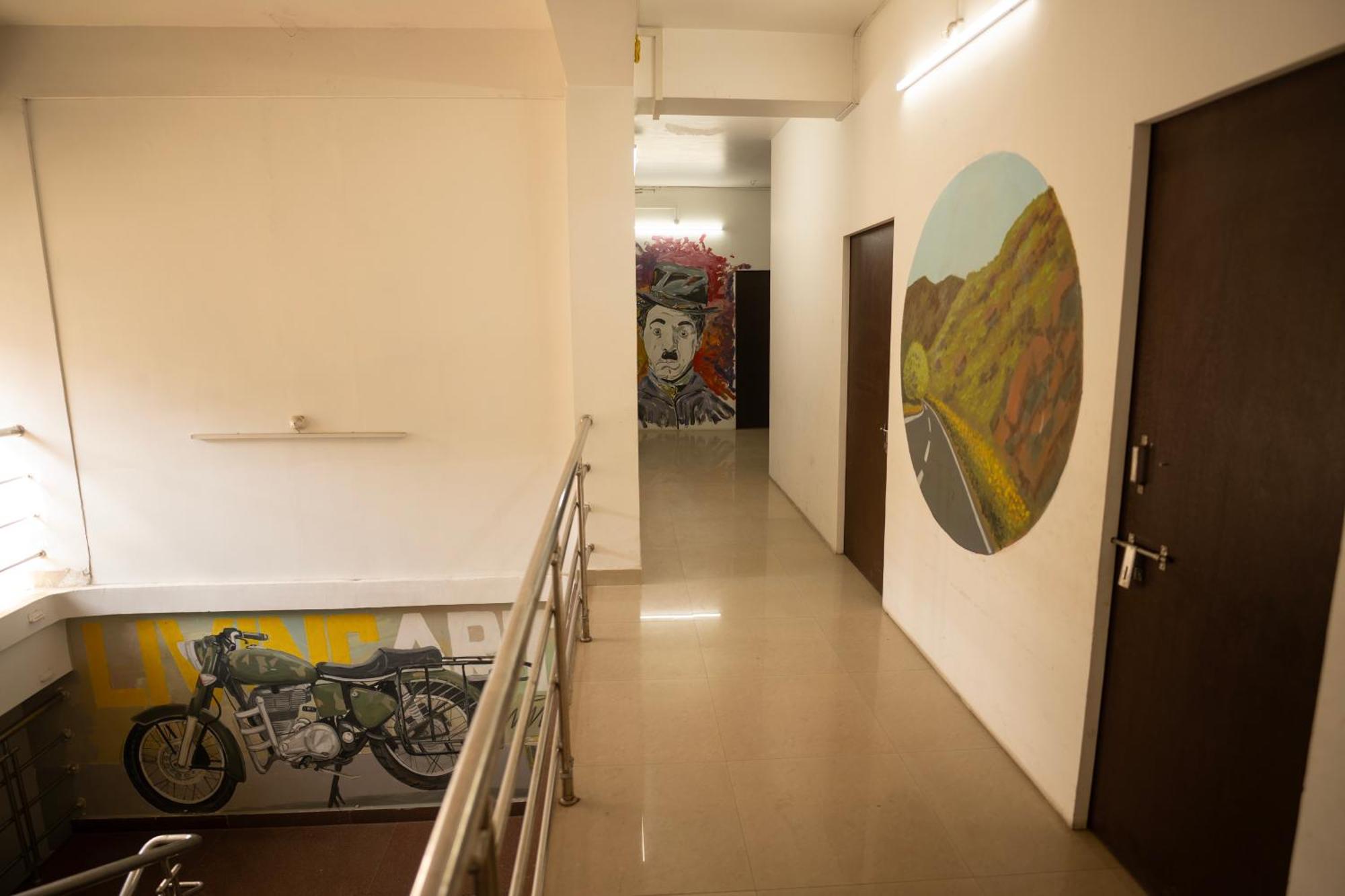 Travelers Hostel Guwahati Bagian luar foto