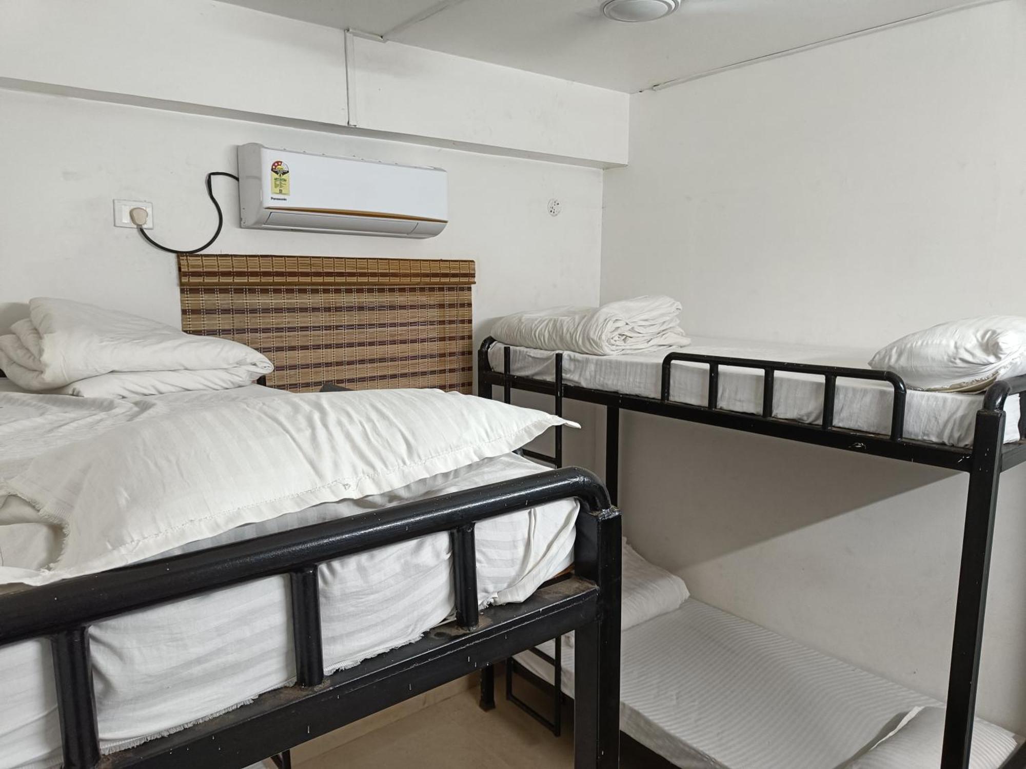 Travelers Hostel Guwahati Bagian luar foto