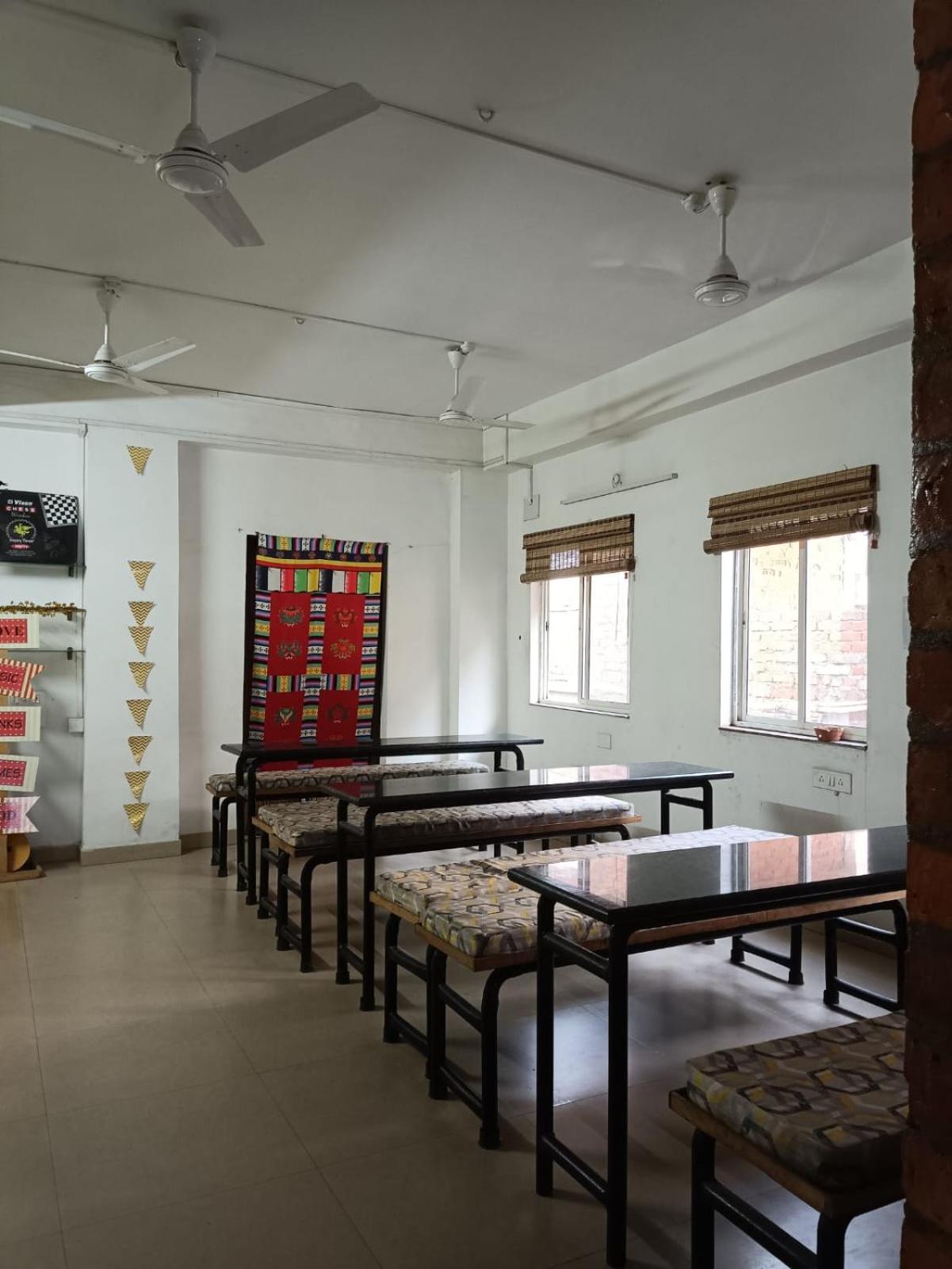 Travelers Hostel Guwahati Bagian luar foto